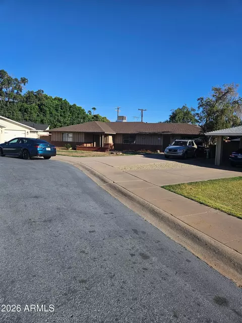 5047 E Cheery Lynn Rd, Phoenix, AZ 85018 photo 2