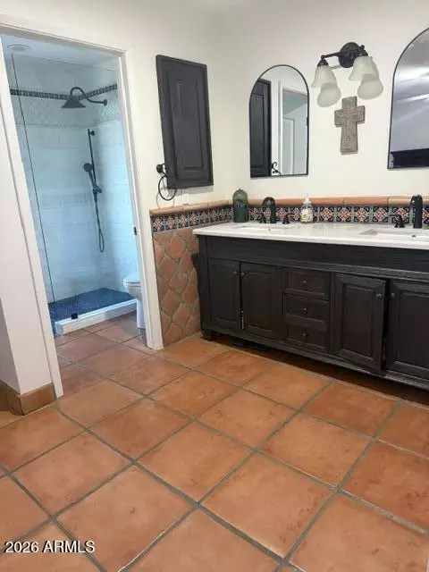 Bath - 2309 E Cortez St, Phoenix, AZ 85028 photo 1 of 6