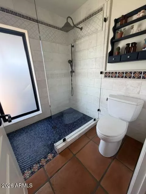 Bath - 2309 E Cortez St, Phoenix, AZ 85028 photo 2 of 6