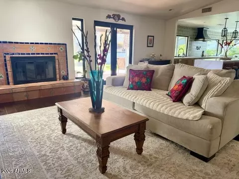 Living - 2309 E Cortez St, Phoenix, AZ 85028 photo 2 of 4