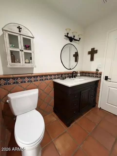 Bath - 2309 E Cortez St, Phoenix, AZ 85028 photo 5 of 6