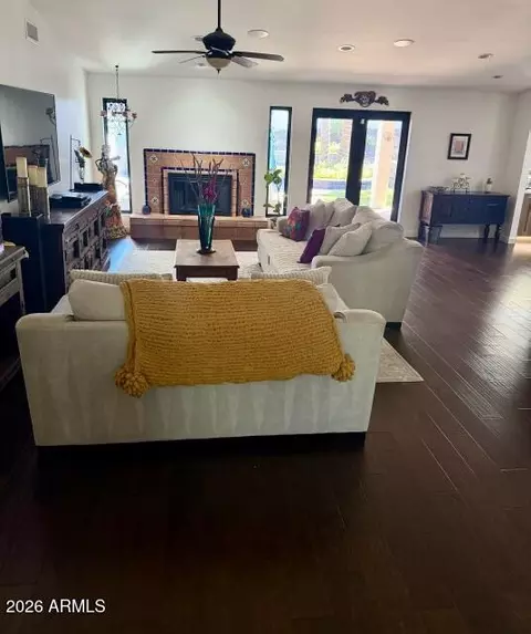 Living - 2309 E Cortez St, Phoenix, AZ 85028 photo 1 of 4