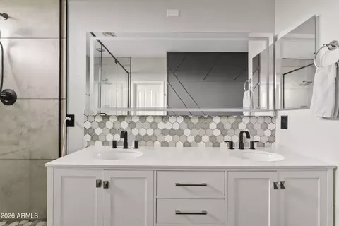 Bath - 3759 E Powell Way, Gilbert, AZ 85298 photo 2 of 3