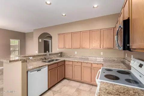Kitchen - 560 E Rainbow Dr, Chandler, AZ 85249 photo 3 of 5