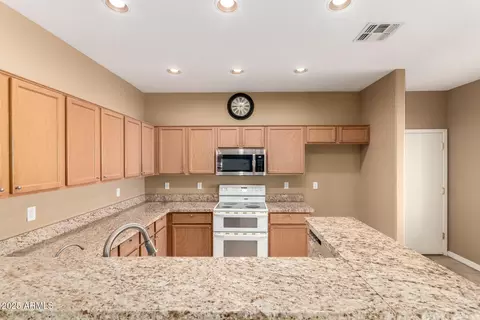Kitchen - 560 E Rainbow Dr, Chandler, AZ 85249 photo 4 of 5