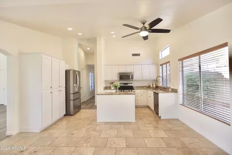 Kitchen - 3337 E Beardsley Rd, Phoenix, AZ 85050 photo 3 of 3