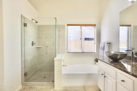 Bath - 3337 E Beardsley Rd, Phoenix, AZ 85050 photo 2 of 3