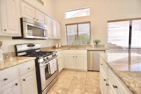 Kitchen - 3337 E Beardsley Rd, Phoenix, AZ 85050 photo 2 of 3