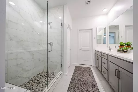 Bath - 779 E Beauchamp Dr #101, Gilbert, AZ 85297 photo 2 of 4