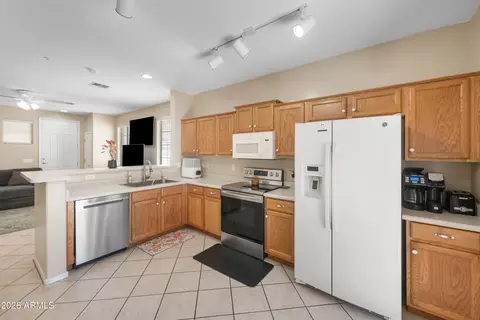 Kitchen - 862 S Colonial Dr, Gilbert, AZ 85296 photo 3 of 4