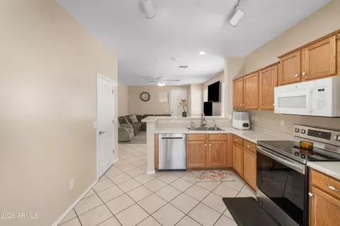 Kitchen - 862 S Colonial Dr, Gilbert, AZ 85296 photo 4 of 4