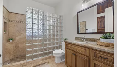 Bath - 4654 E Meadowview Ct, Gilbert, AZ 85298 photo 3 of 6