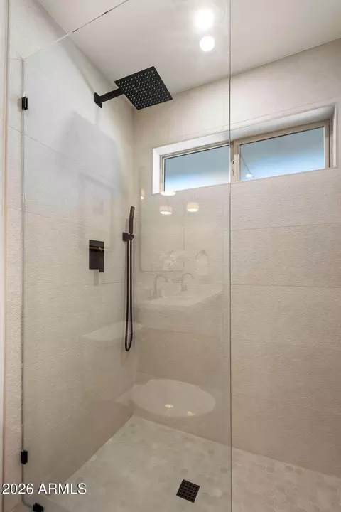 Bath - 4150 E Cannon Dr, Phoenix, AZ 85028 photo 5 of 5