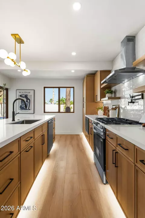 Kitchen - 4150 E Cannon Dr, Phoenix, AZ 85028 photo 8 of 11
