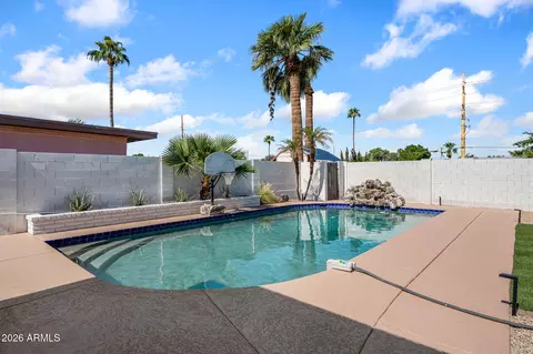 Exterior - 4150 E Cannon Dr, Phoenix, AZ 85028 photo 2 of 6
