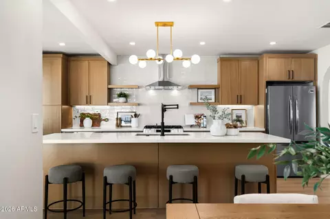 Kitchen - 4150 E Cannon Dr, Phoenix, AZ 85028 photo 7 of 11