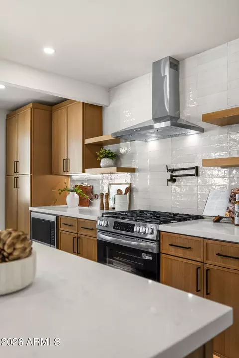 Kitchen - 4150 E Cannon Dr, Phoenix, AZ 85028 photo 11 of 11