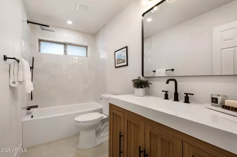 Bath - 4150 E Cannon Dr, Phoenix, AZ 85028 photo 1 of 5