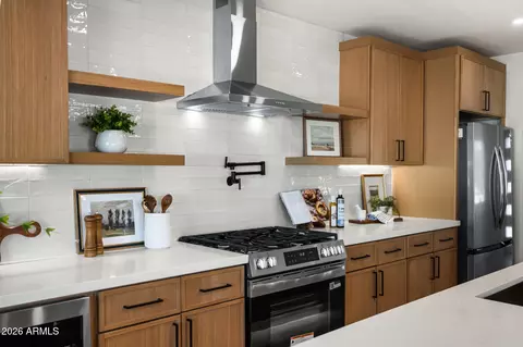 Kitchen - 4150 E Cannon Dr, Phoenix, AZ 85028 photo 3 of 11