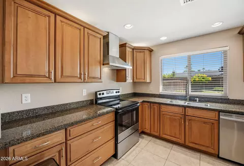 Kitchen - 2543 E Mercer Ln, Phoenix, AZ 85028 photo 3 of 5