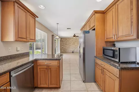 Kitchen - 2543 E Mercer Ln, Phoenix, AZ 85028 photo 5 of 5