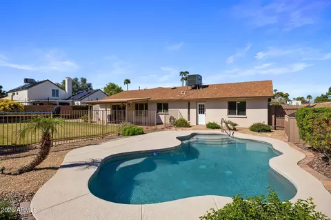 Exterior - 2543 E Mercer Ln, Phoenix, AZ 85028 photo 5 of 7