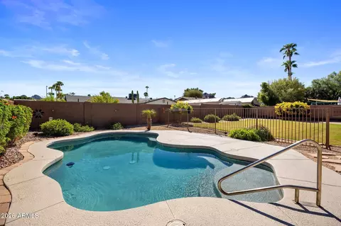 Exterior - 2543 E Mercer Ln, Phoenix, AZ 85028 photo 6 of 7
