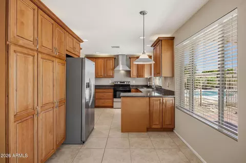 Kitchen - 2543 E Mercer Ln, Phoenix, AZ 85028 photo 1 of 5