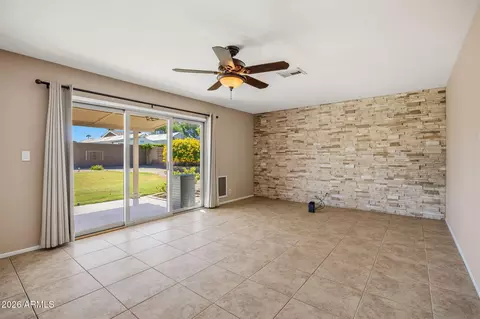 Living - 2543 E Mercer Ln, Phoenix, AZ 85028 photo 4 of 5
