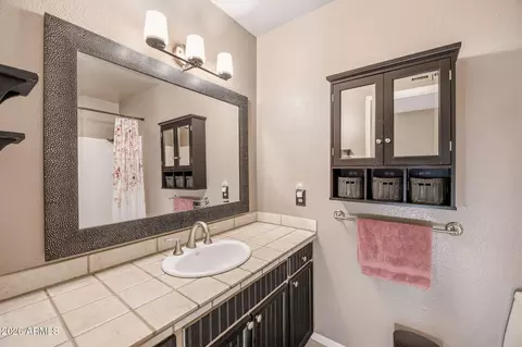 Bath - 2543 E Mercer Ln, Phoenix, AZ 85028 photo 1 of 2