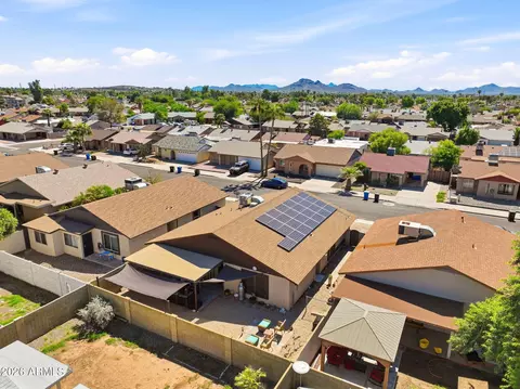 View/Area - 410 E Behrend Dr, Phoenix, AZ 85024 photo 3 of 7