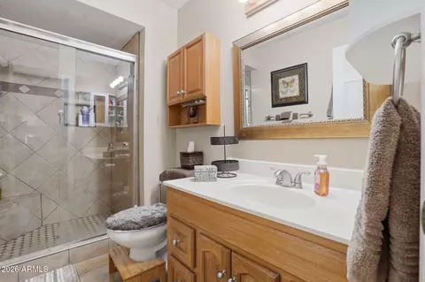 Bath - 410 E Behrend Dr, Phoenix, AZ 85024 photo 2 of 5