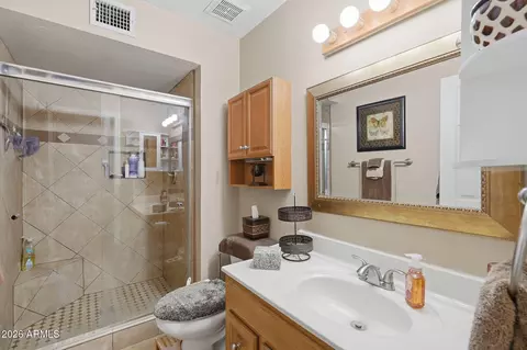 Bath - 410 E Behrend Dr, Phoenix, AZ 85024 photo 1 of 5