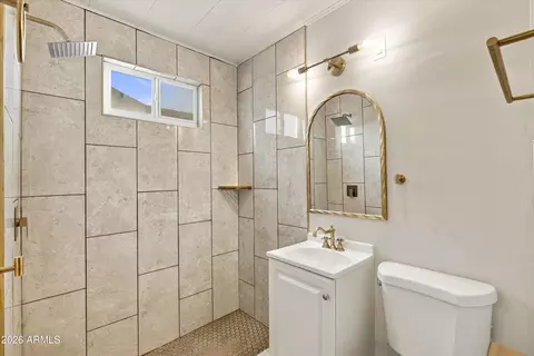 Bath - 4233 N 32nd Ave, Phoenix, AZ 85017 photo 1 of 2