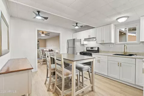 Kitchen - 4233 N 32nd Ave, Phoenix, AZ 85017 photo 3 of 3