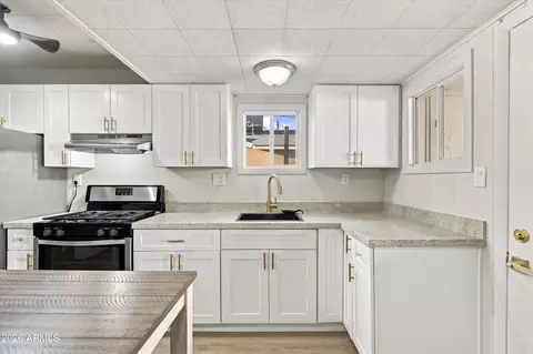 Kitchen - 4233 N 32nd Ave, Phoenix, AZ 85017 photo 2 of 3