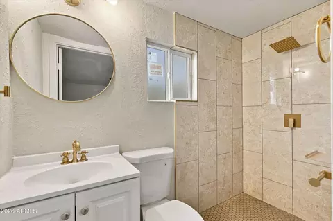 Bath - 4233 N 32nd Ave, Phoenix, AZ 85017 photo 2 of 2