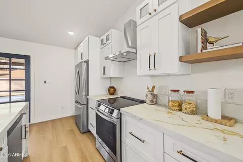Kitchen - 2324 E Cortez St, Phoenix, AZ 85028 photo 5 of 7