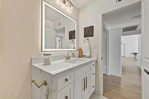 Bath - 2324 E Cortez St, Phoenix, AZ 85028 photo 5 of 5