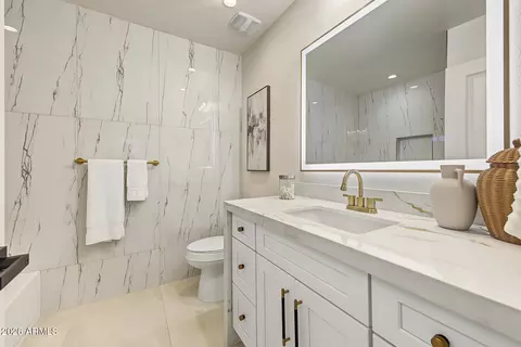 Bath - 2324 E Cortez St, Phoenix, AZ 85028 photo 3 of 5