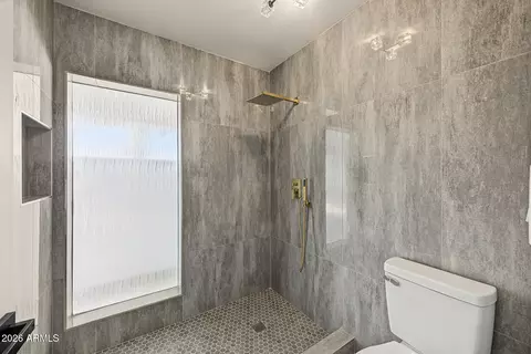 Bath - 2324 E Cortez St, Phoenix, AZ 85028 photo 2 of 5
