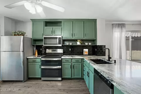 Kitchen - 11014 E Flossmoor Cir, Mesa, AZ 85208 photo 3 of 5