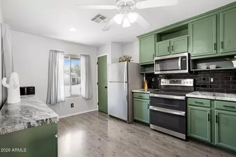 Kitchen - 11014 E Flossmoor Cir, Mesa, AZ 85208 photo 2 of 5