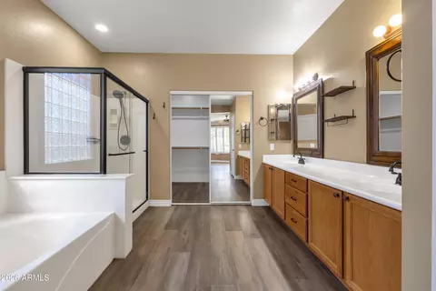 Bath - 25634 N Singbush Loop, Phoenix, AZ 85083 photo 4 of 5