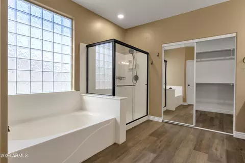 Bath - 25634 N Singbush Loop, Phoenix, AZ 85083 photo 3 of 5