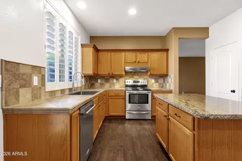 Kitchen - 25634 N Singbush Loop, Phoenix, AZ 85083 photo 4 of 5