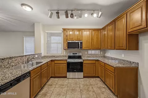 Kitchen - 10056 E Isabella Ave, Mesa, AZ 85209 photo 3 of 4