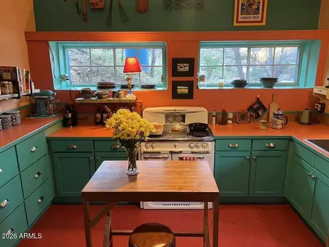 Kitchen - 253 Brewery Ave # B, Bisbee, AZ 85603 photo 1 of 2