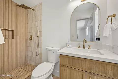 Bath - 1330 E Catalina Dr, Phoenix, AZ 85014 photo 1 of 3