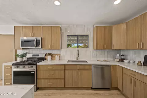 Kitchen - 1330 E Catalina Dr, Phoenix, AZ 85014 photo 3 of 5